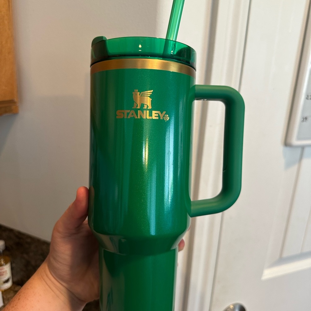 Stanley shamrock green 40oz - Picture 10 of 15